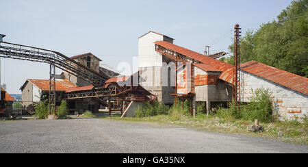 Alte verlassene und nutzlos Fabrikgebäude Stockfoto