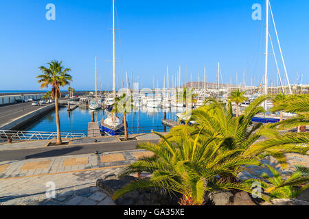 Tropischen Marina Rubicon in Playa Blanca Ferienort, Insel Lanzarote, Spanien Stockfoto