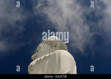 der big Buddha im Wat Chalong auf Phuket im Süden von Thailand in Südostasien. Stockfoto