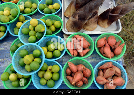 Fegetable am Tag Markt in der Stadt Phuket auf der Insel Phuket im Süden von Thailand in Südostasien. Stockfoto