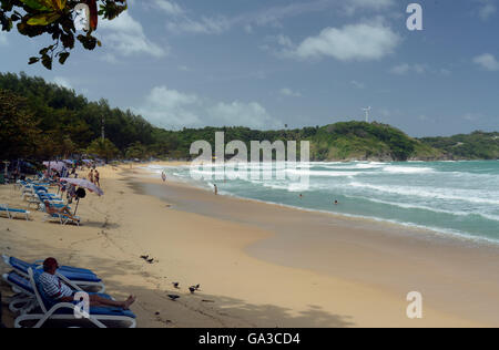 der Hut Kata Yai Beach in der Nähe von Rawai im Süden auf der Insel Phuket im Süden von Thailand in Südostasien. Stockfoto