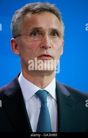 Jens Stoltenberg - Treffen der dt. Bundeskanzlerin Mit Dem NATO-Generalsekretaer, Bundeskanzleramt, 2. Juni 2016, Berlin. Stockfoto