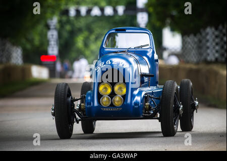 Ein Renault Nervasport fährt bergauf auf dem Goodwood Festival of Speed 2016 Stockfoto