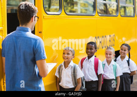 Lehrer, die Aktualisierung Checkliste für Kinder Stockfoto