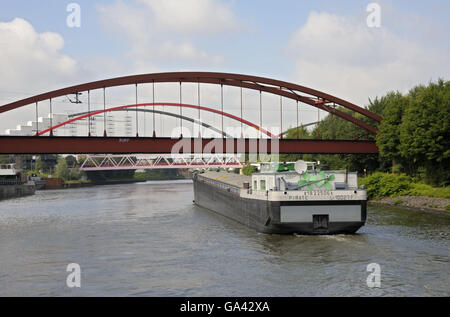 Schiff am Rhein-Herne-Kanal, Essen, Ruhr und Umgebung, Nordrhein-Westfalen, Deutschland Stockfoto