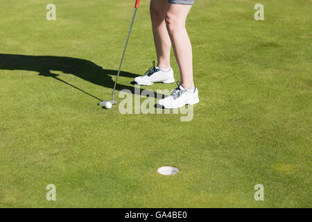 Geringen Teil der Frau mit Golf club Stockfoto