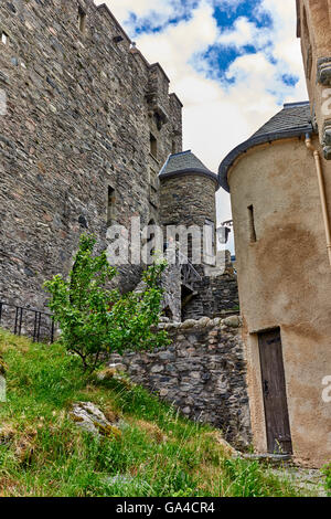 Eilean Donan Castle liegt auf der Eilean Donan eine kleine Gezeiten-Insel treffen sich drei Seen Stockfoto