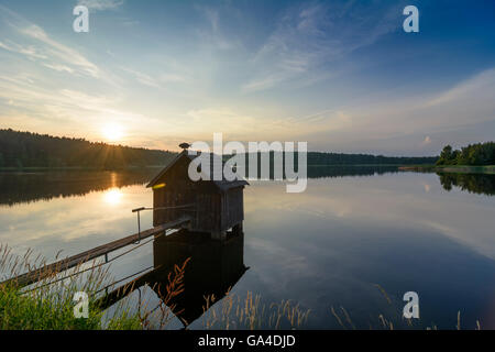 Heidenreichstein Anglerhütte, Karpfenteich Winkelauerteich in der Natur park Heidenreichsteiner Moor bei Sonnenuntergang Österreich Niederöst Stockfoto