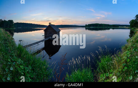 Heidenreichstein Anglerhütte, Karpfenteich Winkelauerteich in der Natur park Heidenreichsteiner Moor bei Sonnenuntergang Österreich Niederöst Stockfoto