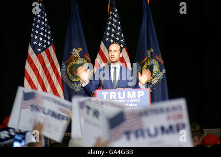 Sephen Miller Berater der Donald Trump Präsidentenkampagne, spricht auf einer Kundgebung in Bangor, Maine. Stockfoto