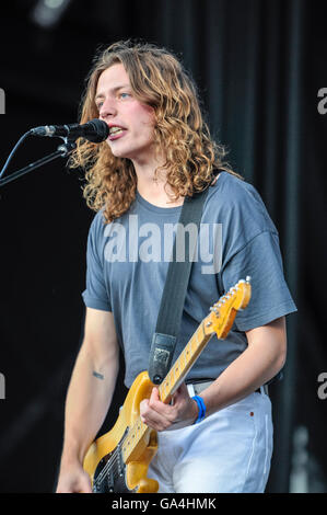 BELFAST, NORDIRLAND. 25. Juni 2016 - Lead-Sänger Matthew "Mattie" Vant von der britischen Indie-Rock-Band Vant # Belsonic Music Festival Stockfoto