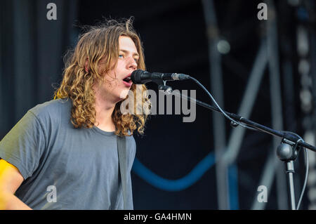 BELFAST, NORDIRLAND. 25. Juni 2016 - Lead-Sänger Matthew "Mattie" Vant von der britischen Indie-Rock-Band Vant # Belsonic Music Festival Stockfoto