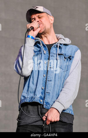 BELFAST, NORDIRLAND. 25. Juni 2016 - basierte David Jakes, Lead-Sänger von der Cambridge alternative Rock-Band "Lonely the Brave" Belsonic Music Festival Stockfoto