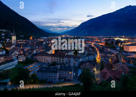 Chur mit Blick auf die Altstadt bei Sonnenuntergang Schweiz Graubünden, Graubünden Stockfoto