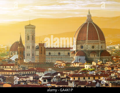 Blick auf Florenz und die Basilika der Heiligen Maria von der Blume, Italien Stockfoto