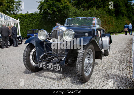 1935 30er Jahre Lagonda Rapier in Leighton Hall, Carnforth, Lancashire, Lakeland Classic Car Rally. Organisiert von Mark Woodward Classic Events, ist dies nur eine von 12 Shows, die an verschiedenen Orten im Land stattfinden und über 400 Oldtimer, Oldtimer und restaurierte Fahrzeuge zeigen. Stockfoto