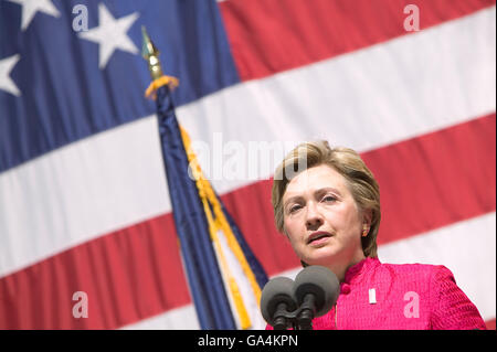 6. September 2005 - New York City, NY-demokratischen US-Senator für New York Hillary Clinton Gespräche am Ground Zero. Stockfoto
