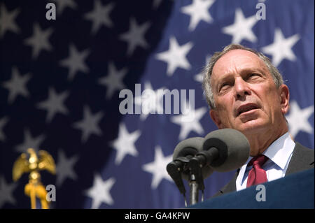 6. September 2005 spricht - New York City, New York - New Yorks Bürgermeister Mike Bloomberg im Rahmen einer Zeremonie am Ground Zero. Stockfoto