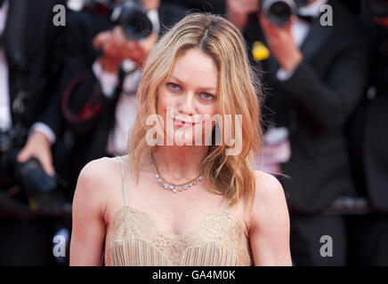 Schauspielerin und Sängerin Vanessa Paradis bei der Gala-Vorführung für den Film das unbekannte Mädchen (La Fille Inconnue) auf dem 69. Cannes Stockfoto