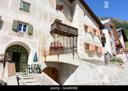 Ardez mit Sgraffito geschmückt Häuser der Schweiz Graubünden, Graubünden Unterengadin, Unterengadin Stockfoto