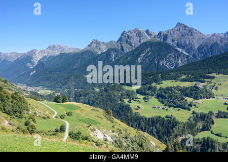 Scuol (Schuls) Ansicht von Scuol (Schuls), das Inntal und das Piz Lischana Schweiz Graubünden, Graubünden Unterengadin, senken Stockfoto