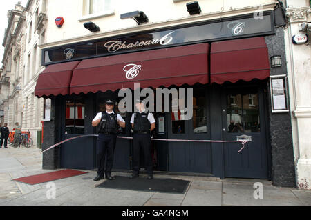 Gesamtansicht des Nachtclubs Chateau 6 in der Fulham Road, West-London, wo der ehemalige britische Schwergewicht-Boxmeister James Oyebola gestern in den frühen Morgenstunden ins Gesicht geschossen wurde. Stockfoto