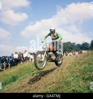 Dave Bickers (Großbritannien) auf einem CZ im internationalen Moto-Cross Grand Prix im Dodington Park, Gloucestershire Stockfoto