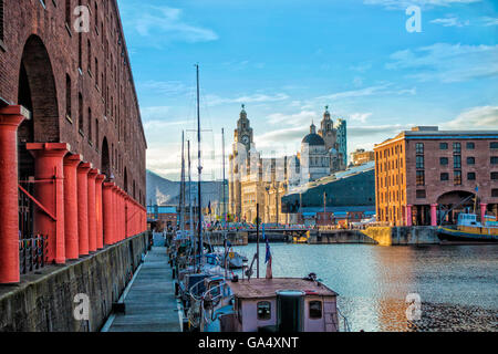 Albert Dock drei Grazien Liver Building Abend leichte Liverpool Stockfoto