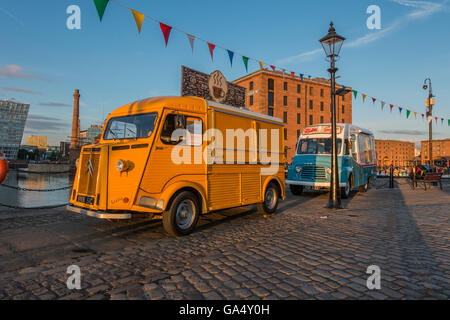 Oldtimer Citroen Food Van Commer Ice Cream Van Albert Dock Liverpool UK Stockfoto