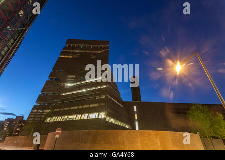 Tate Modern Extension - Schalter-Haus an der Dämmerung - Bankside, London Stockfoto