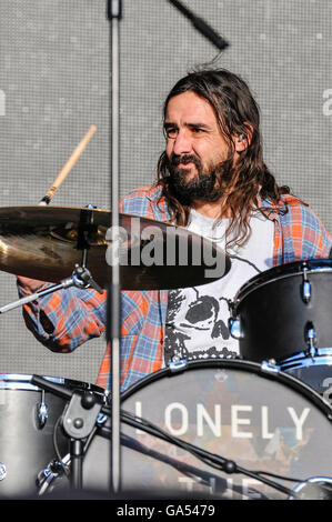 BELFAST, NORDIRLAND. 25. Juni 2016 - basierte Schlagzeuger Gavin Edgeley der Cambridge alternative Rock-Band "Lonely the Brave" Belsonic Music Festival Stockfoto