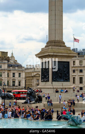 Fuße des Nelsons Säule, Trafalgar Square, London Stockfoto