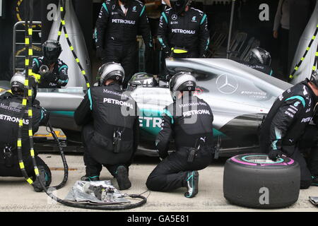 Spielberg, Österreich. 3. Juli 2016. Mercedes-Pilot Nico Rosberg Deutschlands bekommt einen Grube-Service während der österreichischen Formel 1 Grand Prix auf der Red Bull-Rennstrecke in Spielberg, Süd-Österreich, Sonntag, 3. Juli 2016. Foto: Dpa/Ronald Zak/Alamy Live News Stockfoto