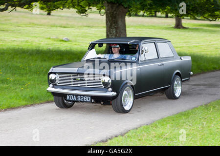 Schwarzen Vauxhall Viva deluxe bei Leighton Hall Classic Car Rally, Carnforth, Lancashire, UK. 3. Juli 2016.  Die jährliche Oldtimer-Rallye findet statt in der herrlichen Leighton Hall in Carnforth in Lancashire.  Britische Sportwagen-Klassiker von MG bis hin zu amerikanischen Muscle Cars wie der Dodge Viper & Ford Mustangs.  Die Zuschauer Veranstaltung lockte tausende von Besuchern zu diesem malerischen Teil des Landes auf der Nord-West-Küste Englands.  Bildnachweis: Cernan Elias/Alamy Live-Nachrichten Stockfoto