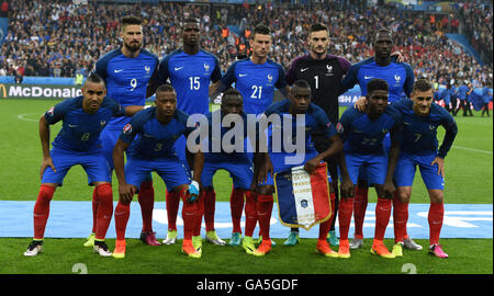 Paris, Frankreich, 3. Juli 2016. Spieler von Frankreich Line-up vor der Euro 2016 Viertelfinalspiel zwischen Frankreich und Island in Paris, Frankreich, 3. Juli 2016. Bildnachweis: Xinhua/Alamy Live-Nachrichten Stockfoto