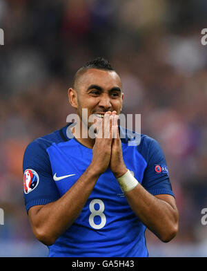 Paris, Frankreich, 3. Juli 2016. Dimitri Payet von Frankreich reagiert während der Euro 2016 Viertelfinalspiel zwischen Frankreich und Island in Paris, Frankreich, 3. Juli 2016. Bildnachweis: Xinhua/Alamy Live-Nachrichten Stockfoto