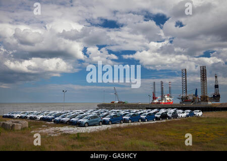 Great Yarmouth, UK. 3. Juli 2016. Neu angekommenen Hyundai Autos warten bei Great Yarmouth Außenhafen bestimmt für UK-Händler, die erste je Sendung von Neuwagen hat der Anschluss erhalten. Stockfoto