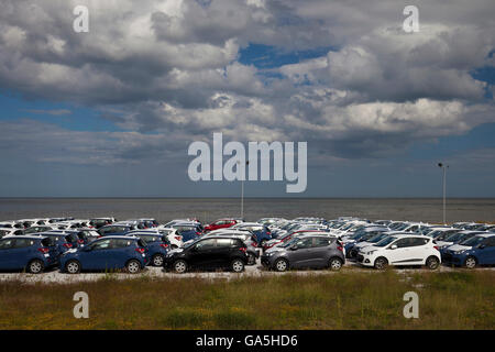 Great Yarmouth, UK. 3. Juli 2016. Neu angekommenen Hyundai Autos warten bei Great Yarmouth Außenhafen bestimmt für UK-Händler, die erste je Sendung von Neuwagen hat der Anschluss erhalten. Stockfoto