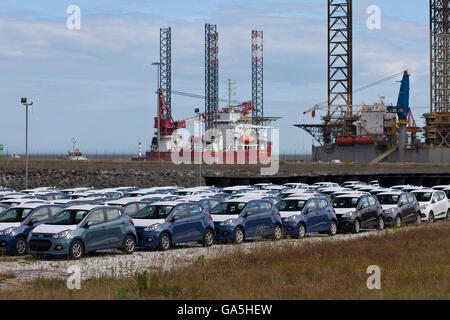 Great Yarmouth, UK. 3. Juli 2016. Neu angekommenen Hyundai Autos warten bei Great Yarmouth Außenhafen bestimmt für UK-Händler, die erste je Sendung von Neuwagen hat der Anschluss erhalten. Stockfoto