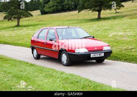 Citroen ZX bei Leighton Hall Oldtimer-Rallye, Carnforth, Lancashire, UK.  3. Juli 2016.  Die jährliche Oldtimer-Rallye findet statt in der herrlichen Leighton Hall in Carnforth in Lancashire.  Britische Sportwagen-Klassiker von MG bis hin zu amerikanischen Muscle Cars wie der Dodge Viper & Ford Mustangs.  Die Zuschauer Veranstaltung lockte tausende von Besuchern zu diesem malerischen Teil des Landes auf der Nord-West-Küste Englands.  Bildnachweis: Cernan Elias/Alamy Live-Nachrichten Stockfoto