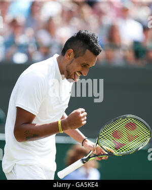 London, UK. 3. Juli 2016. Nick Kyrgios von Australien feiert nach der Herren Einzel dritten Vorrundenspiel mit Feliciano Lopez aus Spanien am mittleren Sonntag bei der 2016 Wimbledon Championships in London, Großbritannien am 3. Juli 2016. Nick Kyrgios 3: 1 gewonnen. Bildnachweis: Han Yan/Xinhua/Alamy Live-Nachrichten Stockfoto