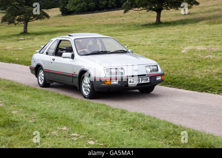 1983 Ford Sierra XR4i bei Leighton Hall Oldtimer-Rallye, Carnforth, Lancashire, UK.  3. Juli 2016.  Die jährliche Oldtimer-Rallye findet statt in der herrlichen Leighton Hall in Carnforth in Lancashire.  Britische Sportwagen-Klassiker von MG bis hin zu amerikanischen Muscle Cars wie der Dodge Viper & Ford Mustangs.  Die Zuschauer Veranstaltung lockte tausende von Besuchern zu diesem malerischen Teil des Landes auf der Nord-West-Küste Englands.  Bildnachweis: Cernan Elias/Alamy Live-Nachrichten Stockfoto