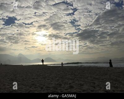 Rio De Janeiro, Brasilien. 29. Juni 2016. Die berühmten Copacabana Strand in Rio De Janeiro, Brasilien, 29. Juni 2016. Foto: GEORG ISMAR, Dpa/Alamy Live News Stockfoto
