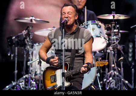 Mailand Italien. 3. Juli 2016. Die amerikanischen Rock-Legende Bruce Springsteen führt live auf der Bühne im Stadio San Siro während "The River Tour 2016" Credit: Rodolfo weitertransferiert/Alamy Live News Stockfoto