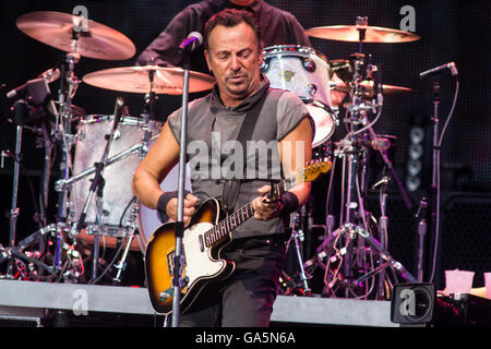 Mailand Italien. 3. Juli 2016. Die amerikanischen Rock-Legende Bruce Springsteen führt live auf der Bühne im Stadio San Siro während "The River Tour 2016" Credit: Rodolfo weitertransferiert/Alamy Live News Stockfoto