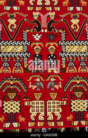 Handgewebte Wolle Panel hängen auf dem Display in Cusco, Peru Stockfoto