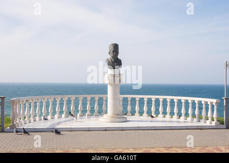 Anapa, Russland - 10. März 2016: Denkmal zu Ehren des Arztes von Rußland Vladimir N. Avanesov, am hohen Ufer des geehrt Stockfoto