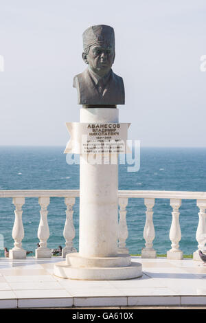 Anapa, Russland - 10. März 2016: Denkmal zu Ehren des Arztes von Rußland Vladimir N. Avanesov, am hohen Ufer des geehrt Stockfoto