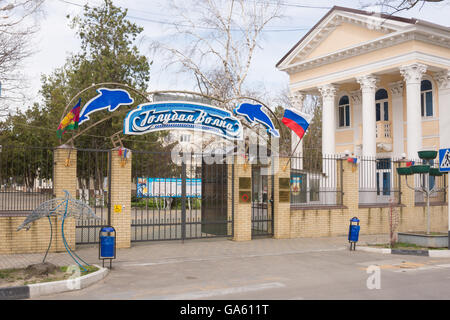 Anapa, Russland - 9. März 2016: Die wichtigsten Eintritt in das Kindersanatorium "Blue Wave" im Zentrum der Kurstadt von einer Stockfoto