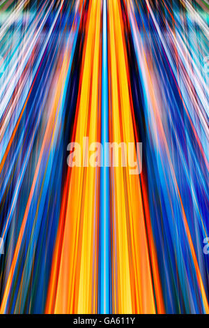 Dynamische Lichtstrahlen gelben und blauen Hintergrund Stockfoto